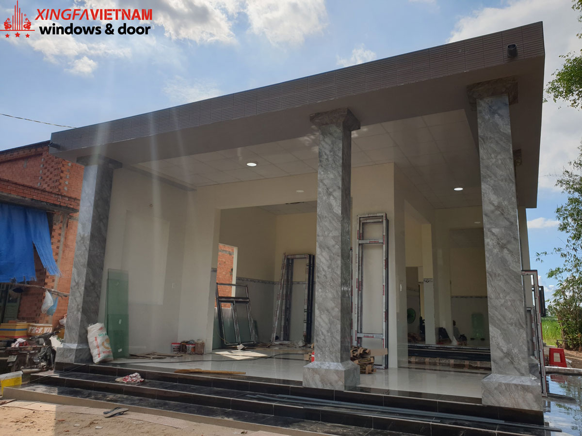Hình ảnh nhà chị Hiền đang hoàn thiện thi công cửa nhôm