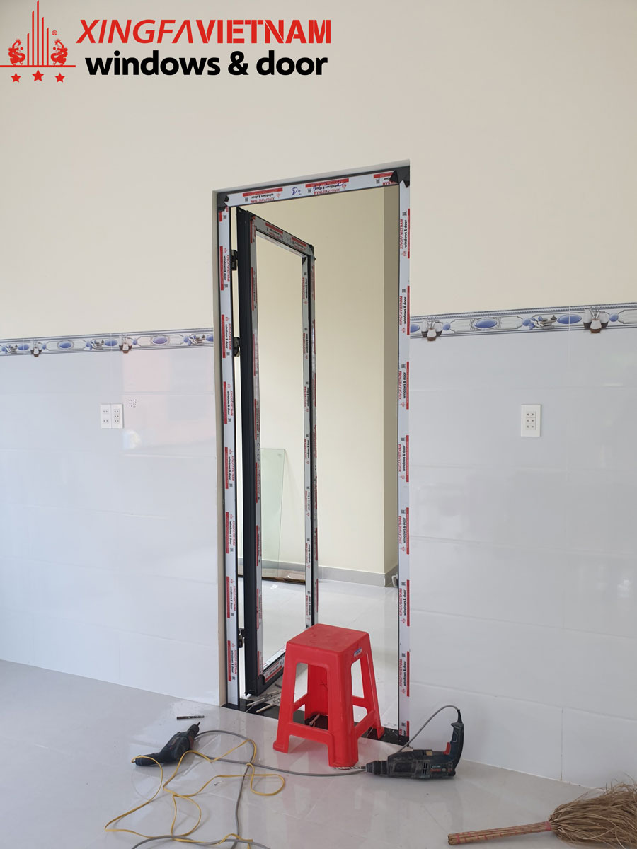 Hình ảnh cửa đi mở quay nhôm Xingfa