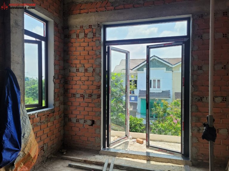 Cửa đi mở quay 2 cánh nhôm Xingfa