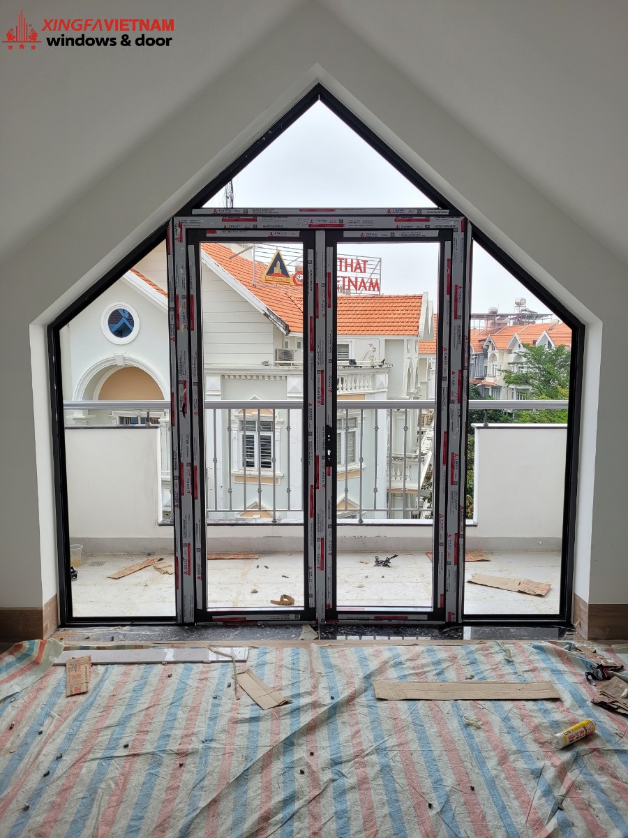 Kiểu thiết kế cửa đi kèm vách kính độc đáo