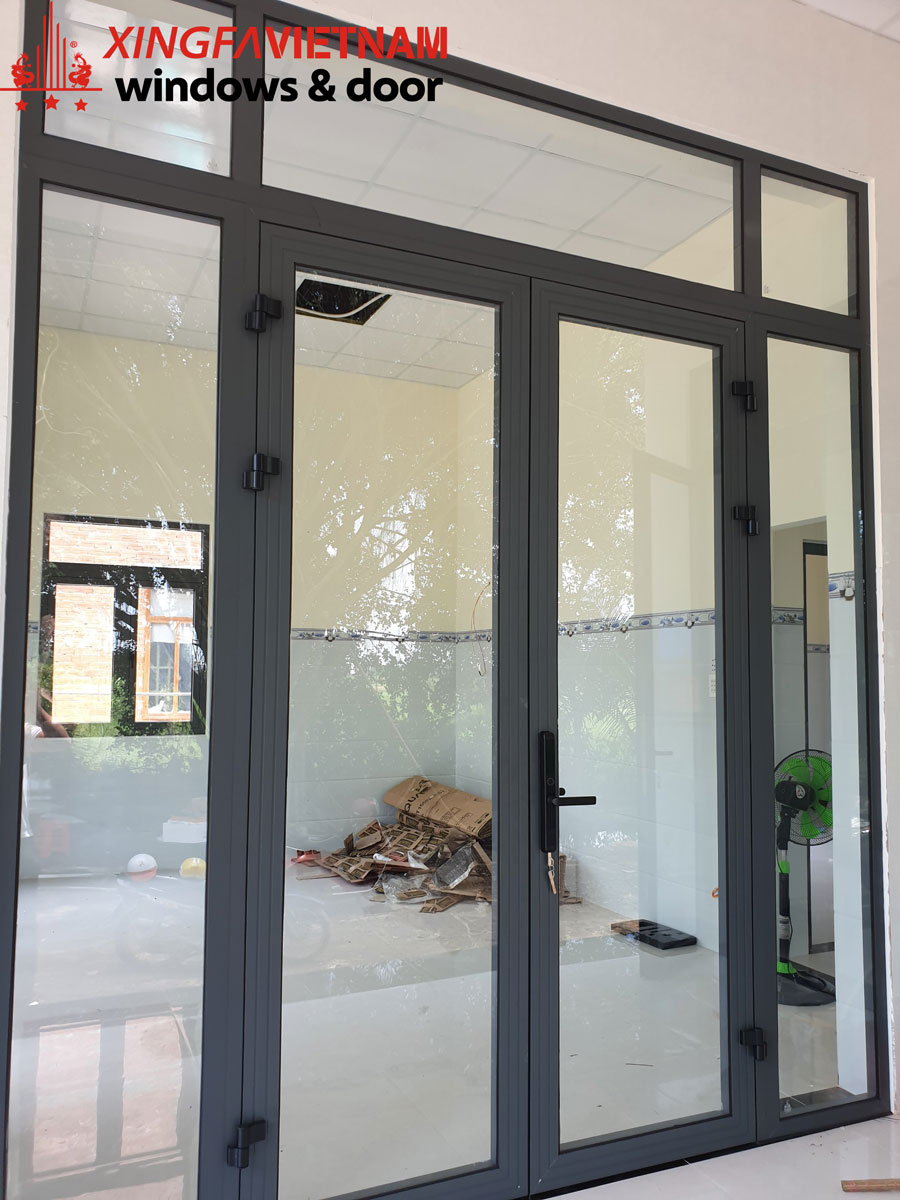 Cửa đi mở quay 2 cánh nhôm Xingfa tại nhà chị Hiền – anh Phong, Gò Dầu, Tây Ninh