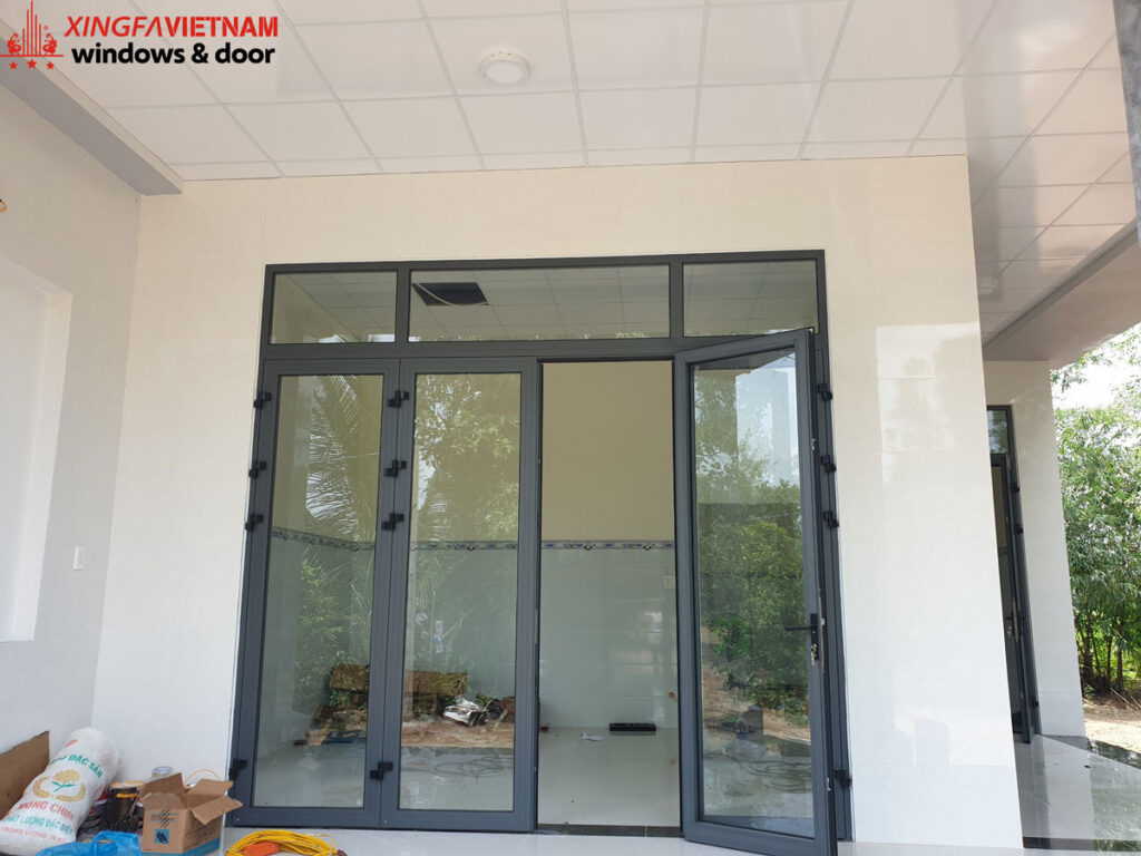 Cửa đi mở quay 4 cánh nhôm Xingfa tại nhà anh Phong, Gò Dầu, Tây Ninh