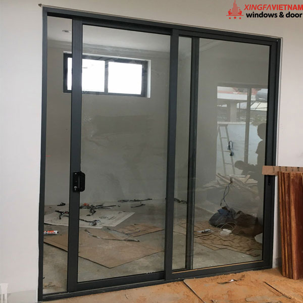 Lắp đặt cửa đi mở trượt 2 cánh nhôm Xingfa Quảng Đông cho nhà Chị An – 16/5 Lữ Gia, Phường 9, TP Đà Lạt.