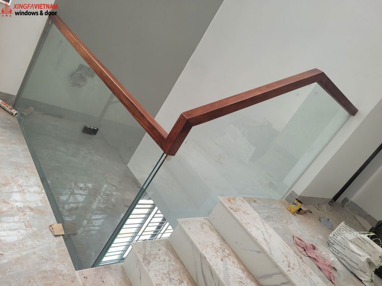 Cầu thang kính cường lực