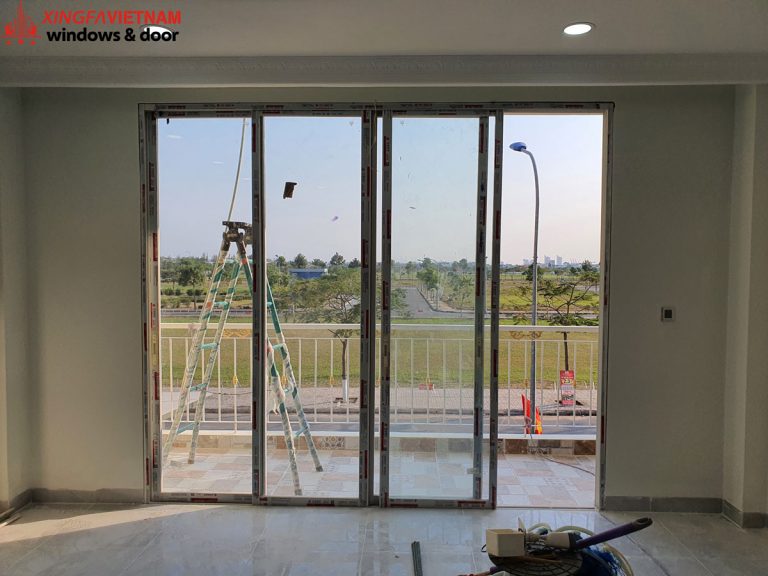 Cửa đi mở trượt 4 cánh nhôm Xingfa lắp nhà anh Dũng, Quận 9 TPHCM.