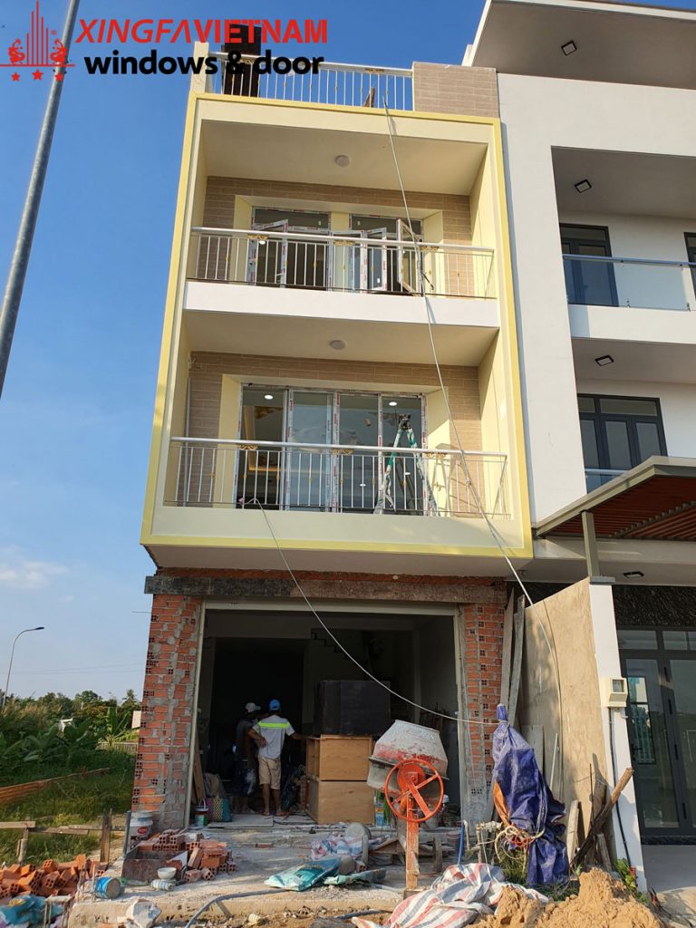 Lắp đặt cửa nhôm Xingfa cho gia đình anh Dũng ở quận 9, TPHCM