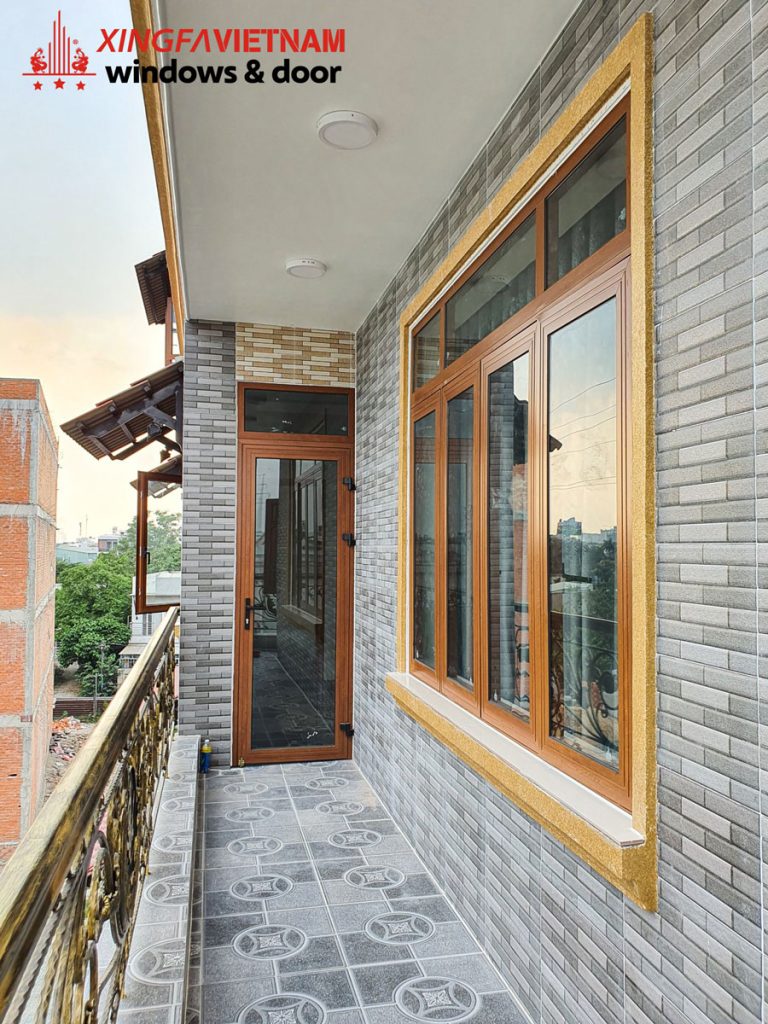 Bộ cửa nhôm Xingfa màu vân gỗ sang trọng