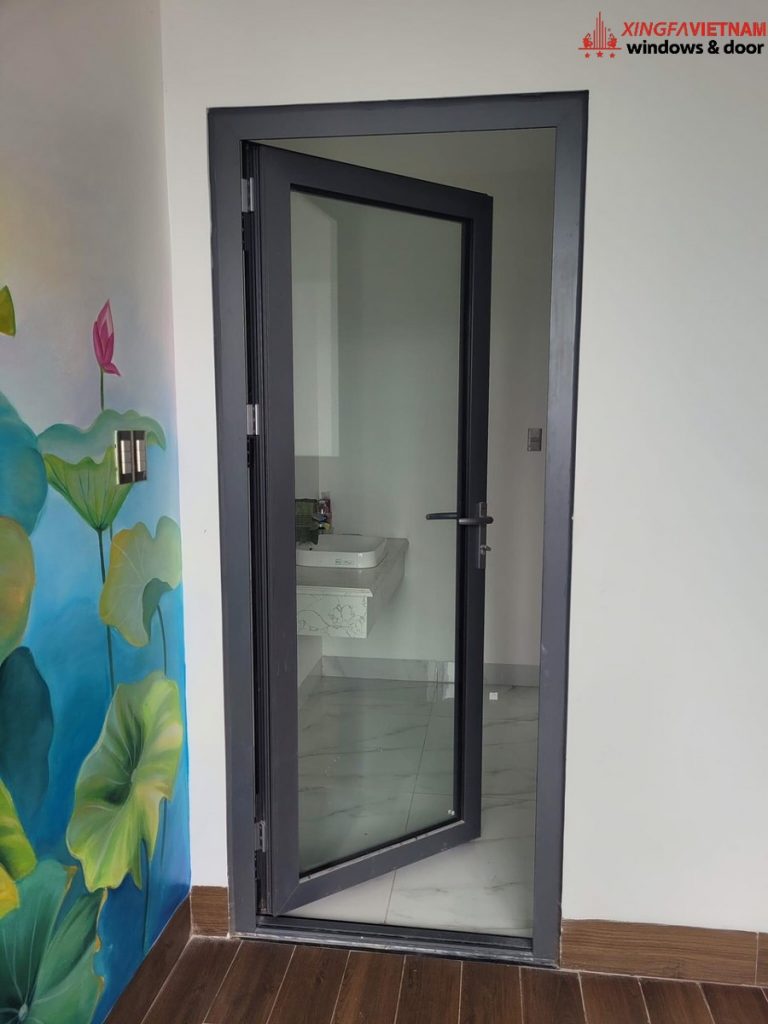 Thi công cửa đi mở quay 1 cánh nhôm Xingfa tại nhà anh Duy Quận Thủ Đức