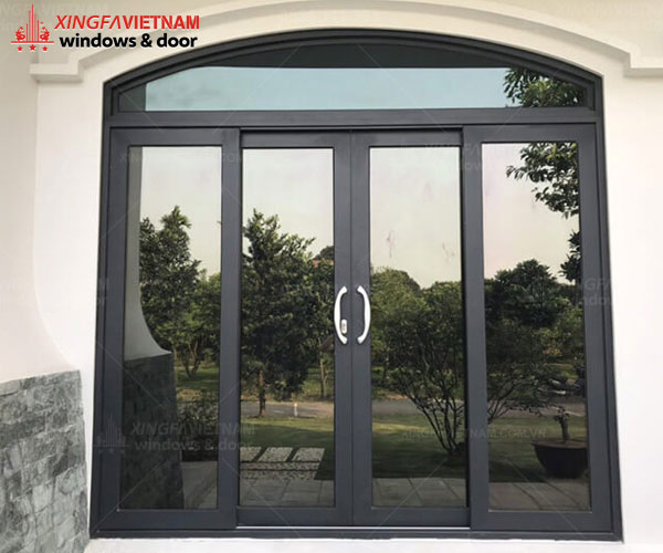 Cửa mở trượt 4 cánh nhôm Xingfa màu đen tuyền