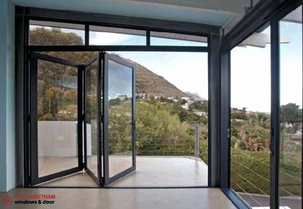 Cửa ban công xếp gấp 3 cánh nhôm Xingfa