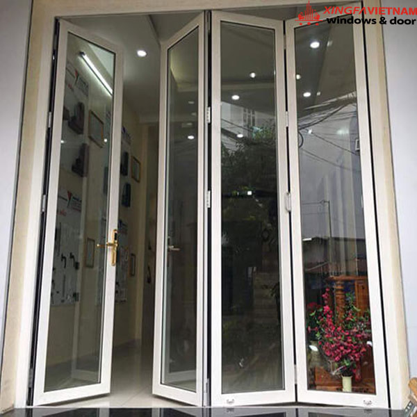 Cửa mở xếp gấp 4 cánh nhôm Xingfa màu trắng ngà