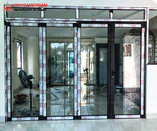 ửa đi mở xếp gấp 4 cánh nhôm Xingfa Quảng Đông chính hãng.