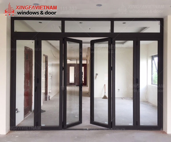 Lắp đặt cửa đi mở xếp gấp 6 cánh nhôm Xingfa Quảng Đông.