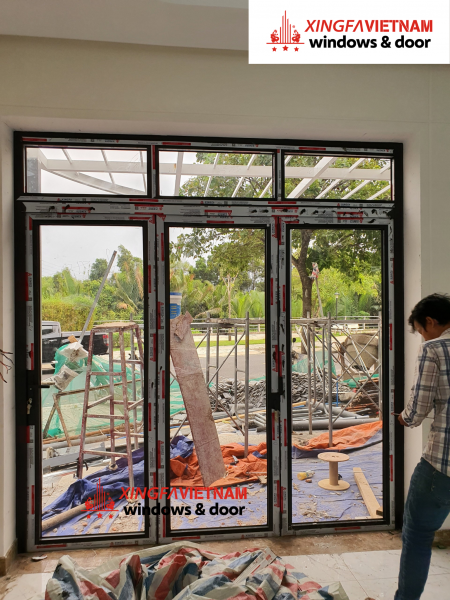 Cửa đi phụ mở quay 3 cánh nhôm Xingfa Quảng Đông