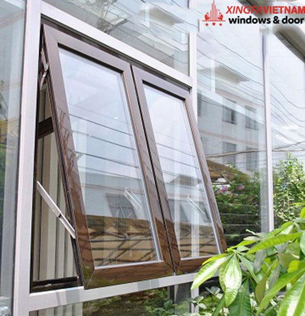 Cửa sổ mở hất 2 cánh nhôm Xingfa màu nâu cafe.