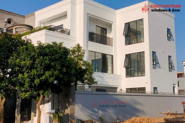 Lắp đặt trọn bộ cửa kính Xingfa cho biệt thự mini tại quận 2