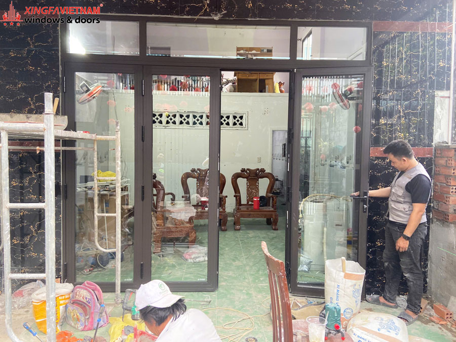 Cập Nhật Tiến độ Thi Công Lắp đặt Cửa Cho Anh Vinh Tại Hóc Môn 1