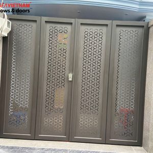 Cửa Nhôm 4 Cánh Quảng Đông Khóa Vân Tây Cnc 1