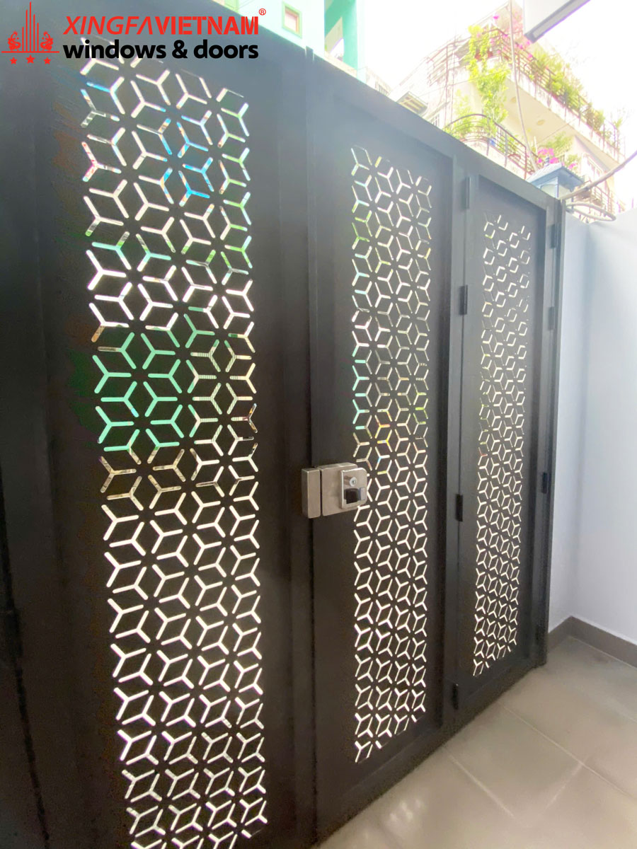 Cửa đi 4 cánh nhôm Xingfa Quảng Đông CNC khóa vân tay