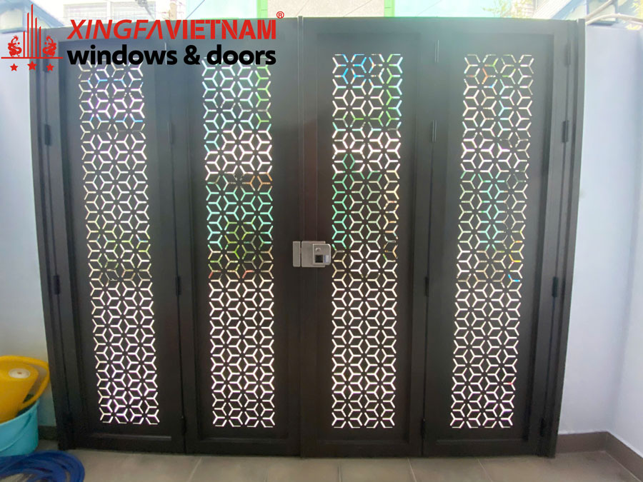 Cửa đi 4 cánh nhôm Xingfa Quảng Đông CNC khóa vân tay