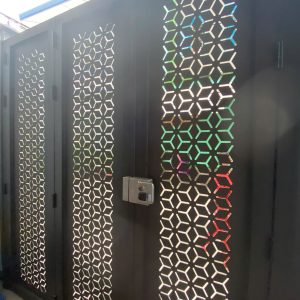Cửa Nhôm 4 Cánh Quảng Đông Khóa Vân Tây Cnc 6