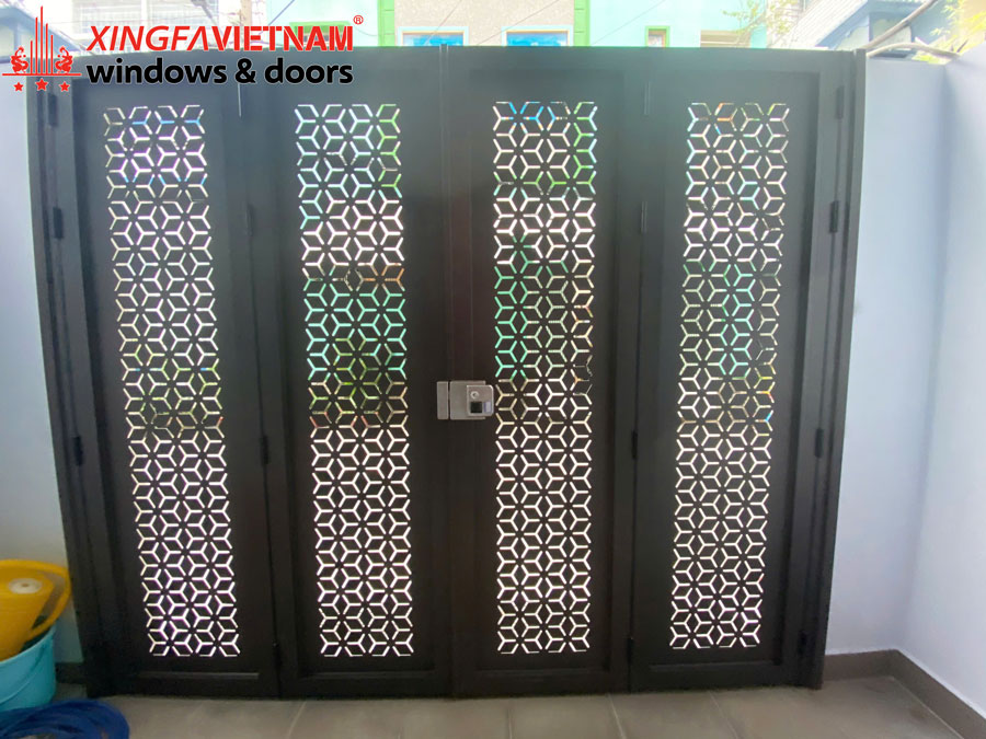 Cửa đi 4 cánh nhôm Xingfa Quảng Đông CNC khóa vân tay