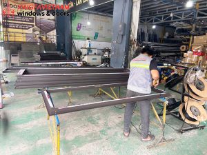 Hình ảnh Sản Xuất Cửa Nhôm Công Trình Cà Mau 14