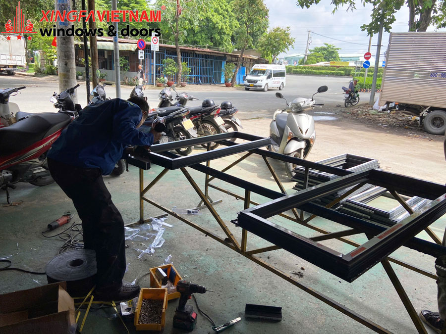 Hình ảnh thực tế sản xuất cửa nhôm cho dự án Nam Phương City