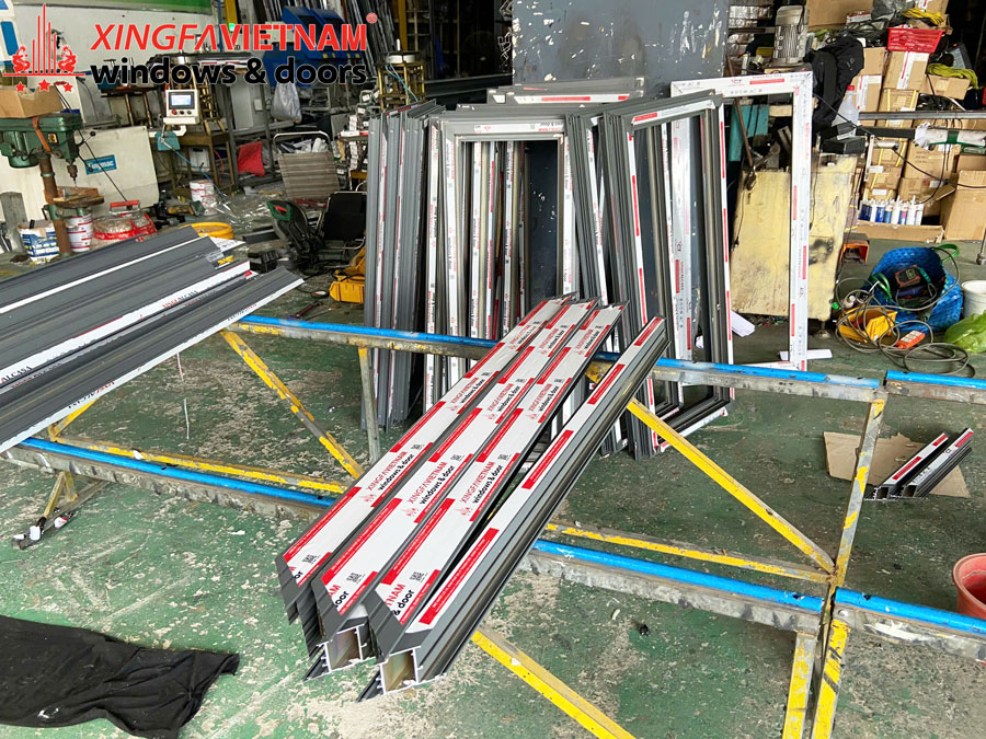 Hình ảnh thực tế sản xuất cửa nhôm cho dự án Nam Phương City