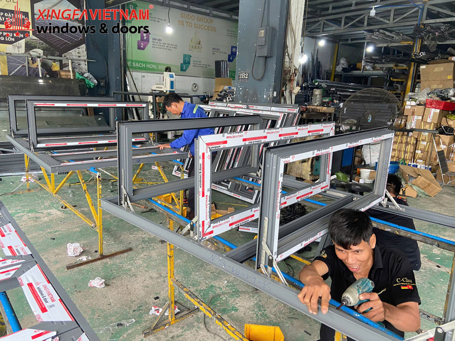 Hình ảnh thực tế sản xuất cửa nhôm cho dự án Nam Phương City