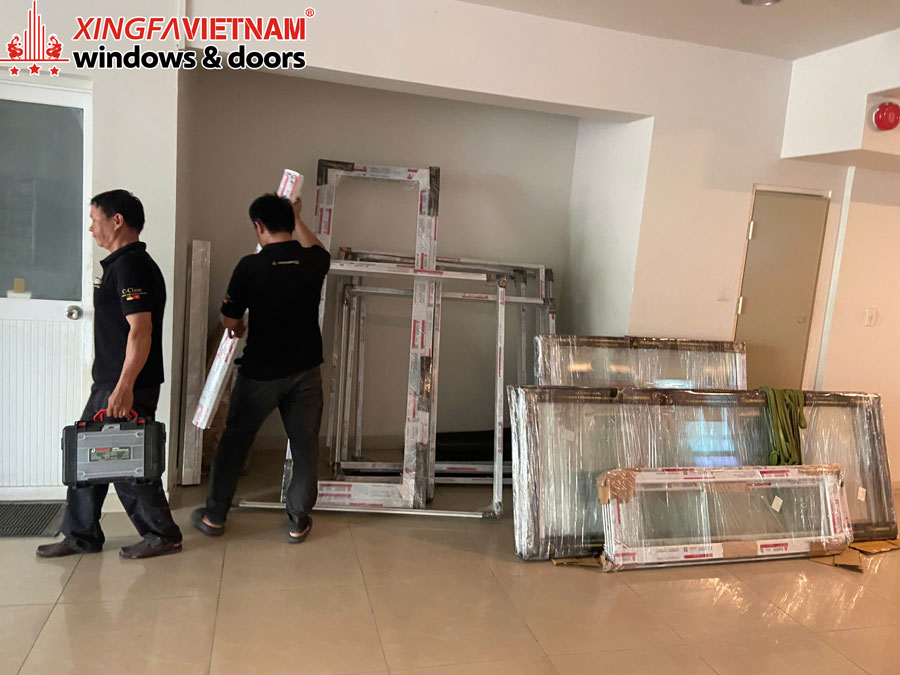 Hình ảnh thực tế thi công lắp đặt cửa nhôm cho anh Wilson