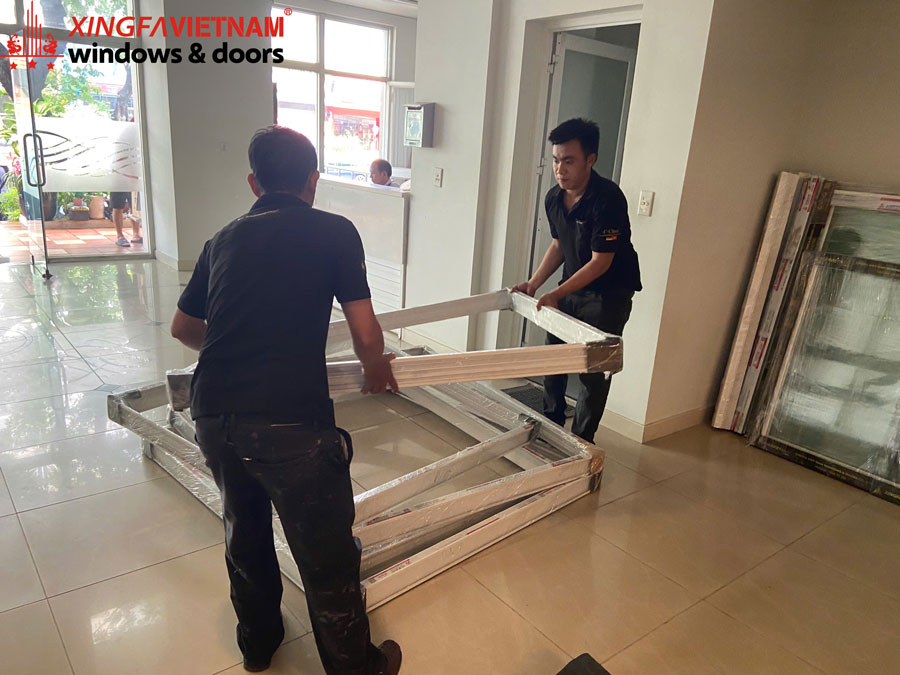 Hình ảnh thực tế thi công lắp đặt cửa nhôm cho anh Wilson
