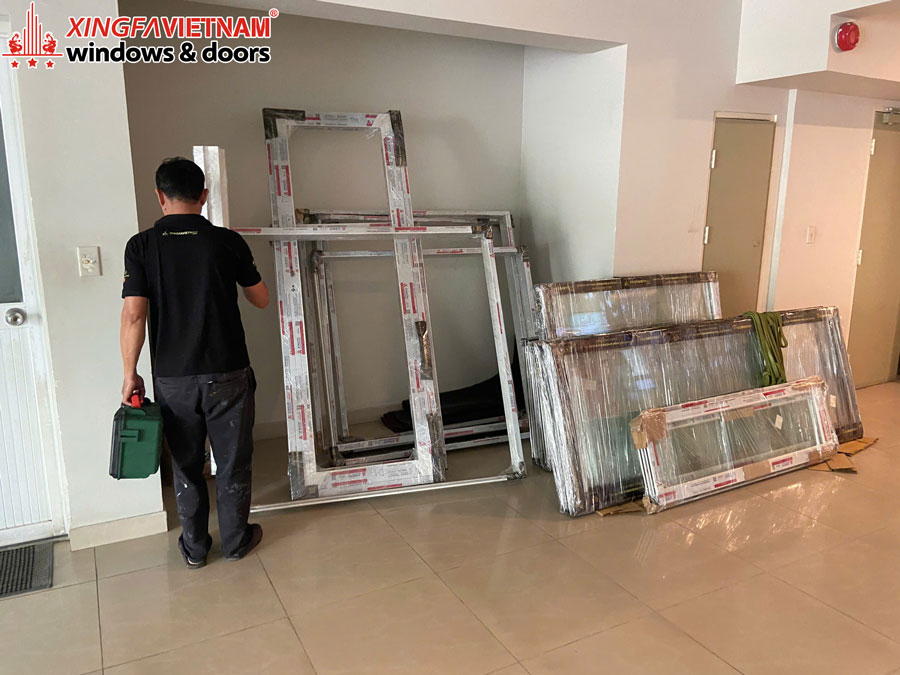 Hình ảnh thực tế thi công lắp đặt cửa nhôm cho anh Wilson