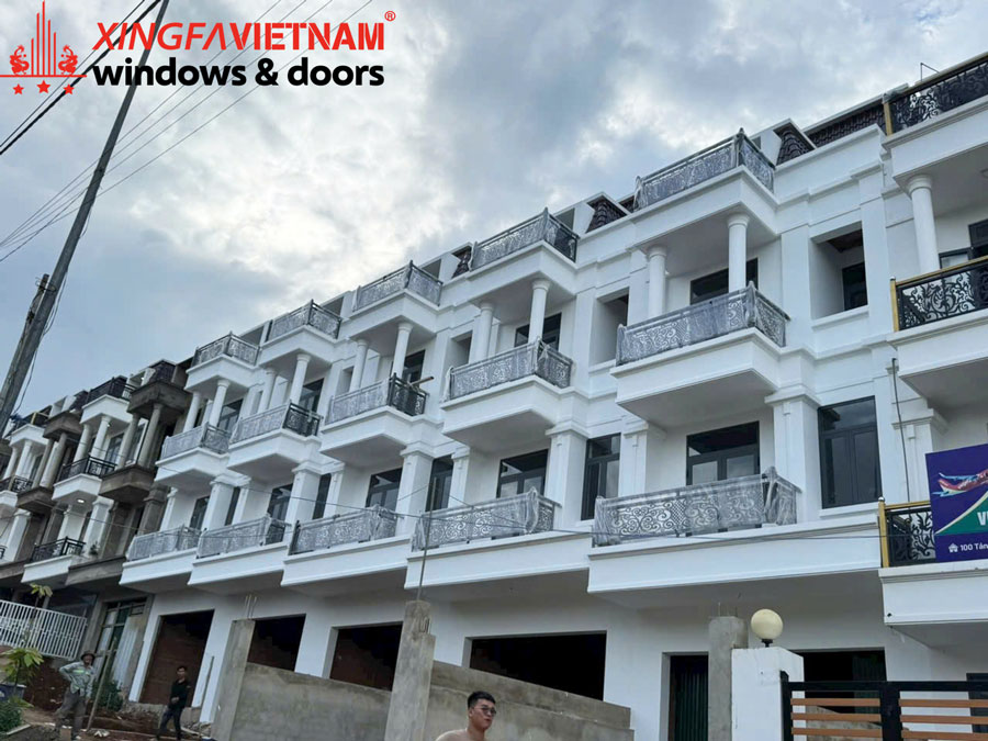 Hình ảnh thực tế thi công lắp đặt cửa nhôm Cho Dự Án Nam Phương City tại TP. Bảo Lộc