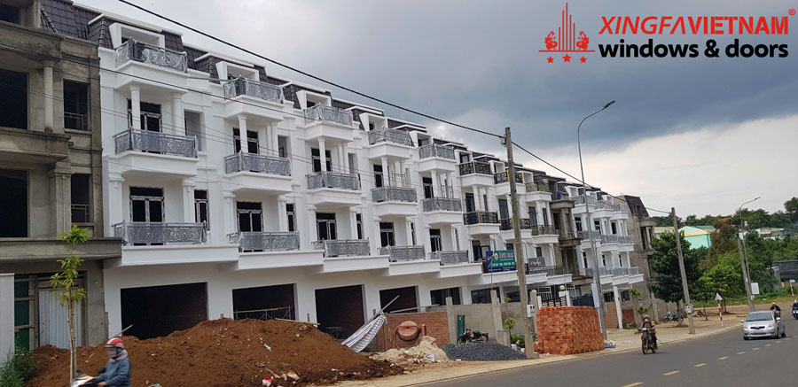 Hình ảnh thực tế thi công lắp đặt cửa nhôm Cho Dự Án Nam Phương City tại TP. Bảo Lộc
