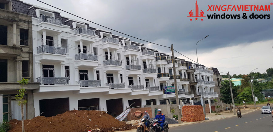 Hình ảnh thực tế thi công lắp đặt cửa nhôm Cho Dự Án Nam Phương City tại TP. Bảo Lộc