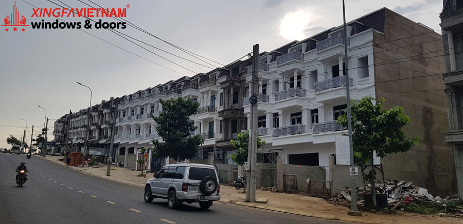 Hình ảnh thực tế thi công lắp đặt cửa nhôm Cho Dự Án Nam Phương City tại TP. Bảo Lộc