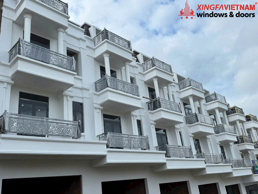Hình ảnh thực tế thi công lắp đặt cửa nhôm Cho Dự Án Nam Phương City tại TP. Bảo Lộc