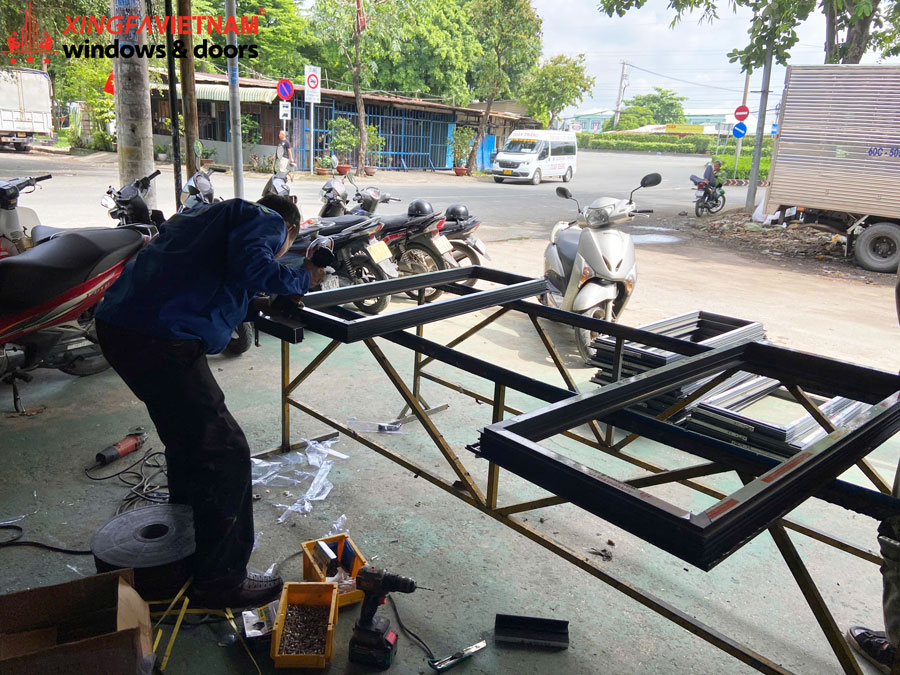Hình Ảnh Sản Xuất Cửa Nhôm Xingfa Việt Nam Tại Xưởng
