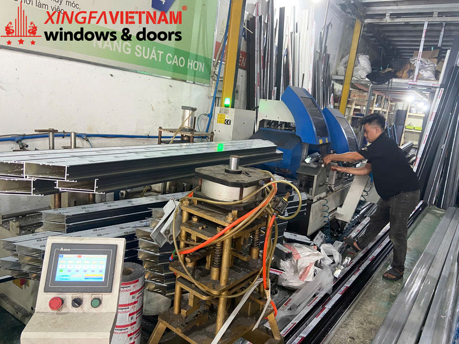 Hình Ảnh Sản Xuất Cửa Nhôm Châu Âu Tại Xưởng