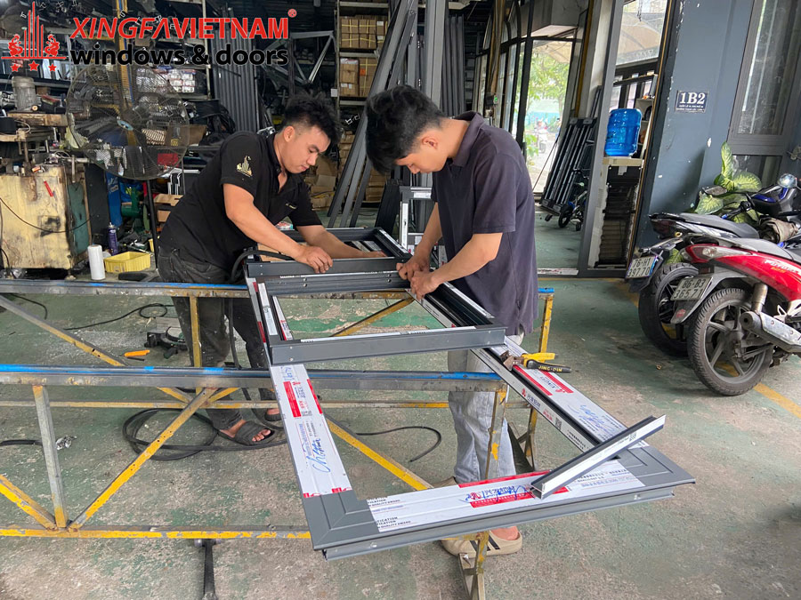 Hình ảnh sản xuất cửa nhôm Xingfa tại xưởng