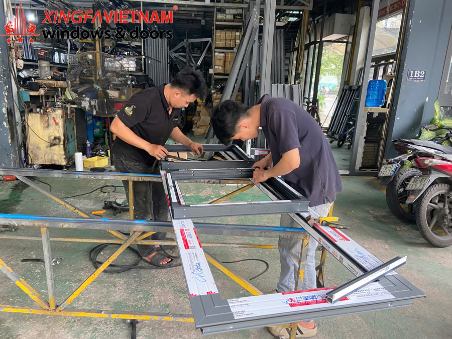 Hình ảnh sản xuất cửa nhôm Xingfa tại xưởng