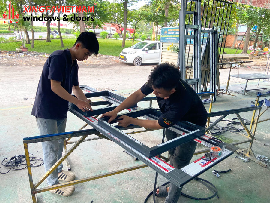 Hình ảnh sản xuất cửa nhôm Xingfa tại xưởng