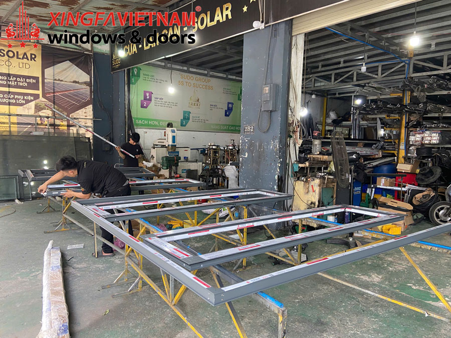 Hình ảnh sản xuất cửa nhôm Xingfa tại xưởng