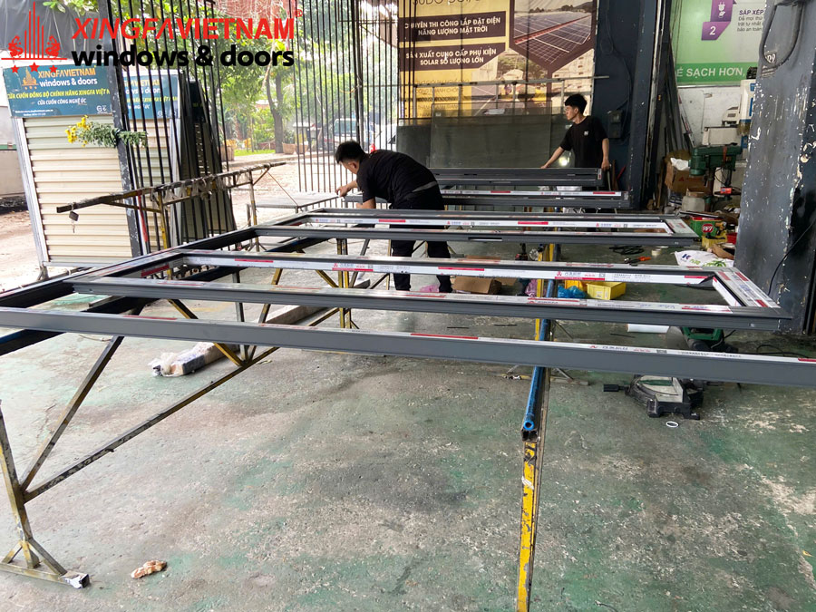 Hình ảnh sản xuất cửa nhôm Xingfa tại xưởng