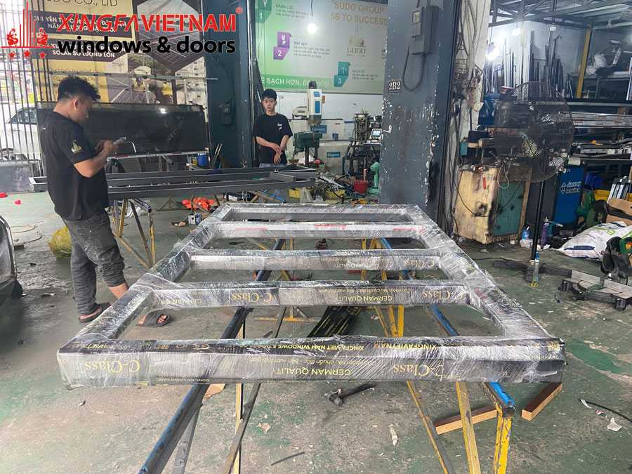 Hình ảnh sản xuất cửa nhôm Xingfa tại xưởng