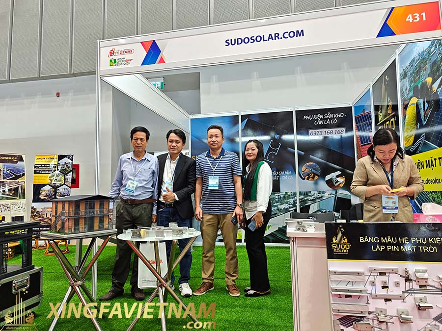 Đối tác trao đổi kỹ thuật tại Triển lãm Vietnam ETE & Greenergy Expo