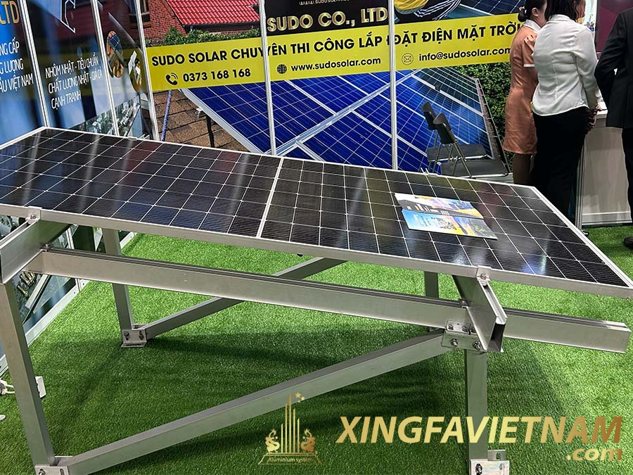 Tấm pin Solar trưng bày tại Triển lãm Vietnam ETE & Greenergy Expo